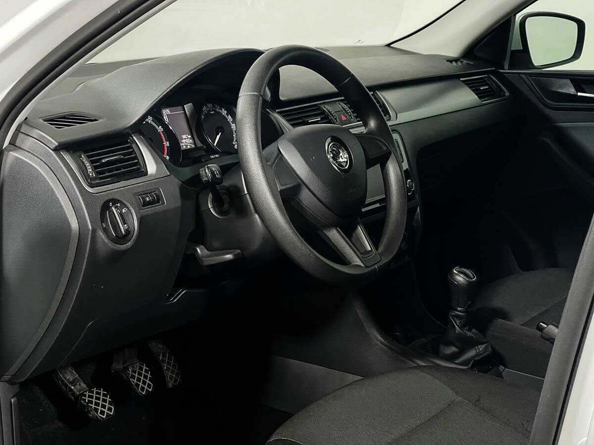 Купить Skoda Rapid с пробегом. Фото: #10
