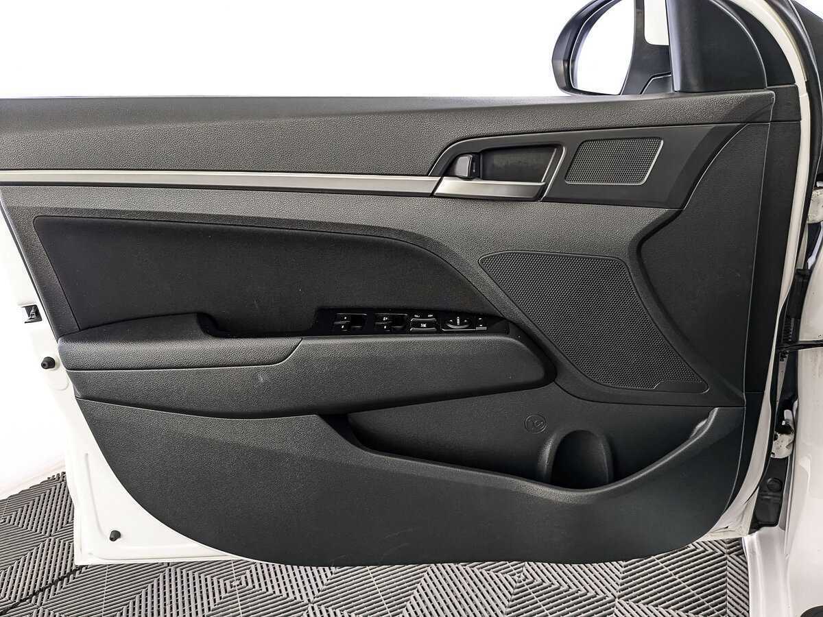 Купить Hyundai Elantra с пробегом. Фото: #17