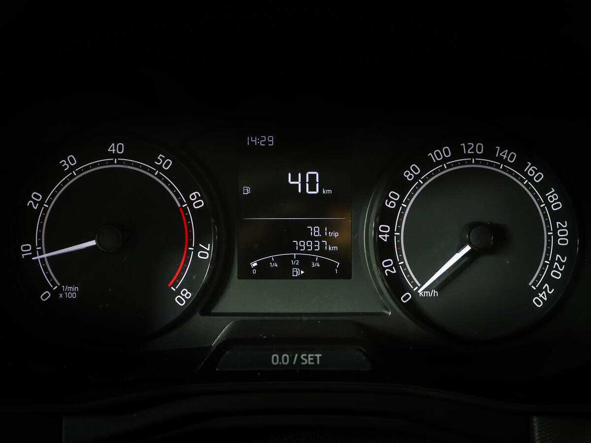 Купить Skoda Rapid с пробегом. Фото: #8