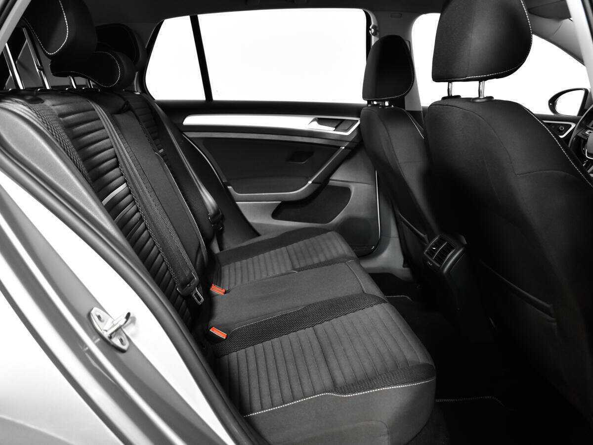 Купить Volkswagen Golf с пробегом. Фото: #9