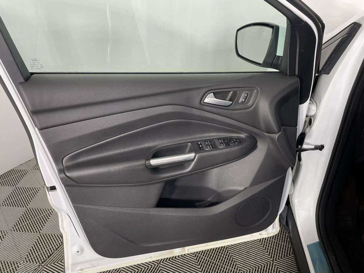 Купить Ford Kuga с пробегом. Фото: #5