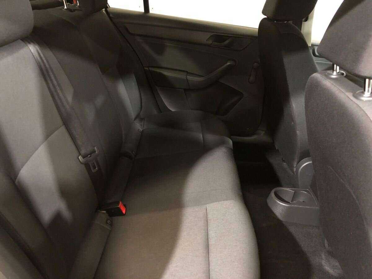 Купить Skoda Rapid с пробегом. Фото: #10