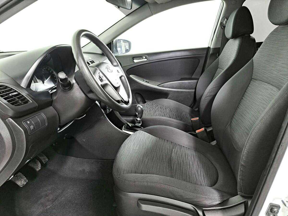 Купить Hyundai Solaris с пробегом. Фото: #11