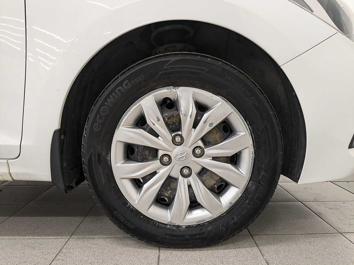 Купить Hyundai Solaris с пробегом. Фото: #11