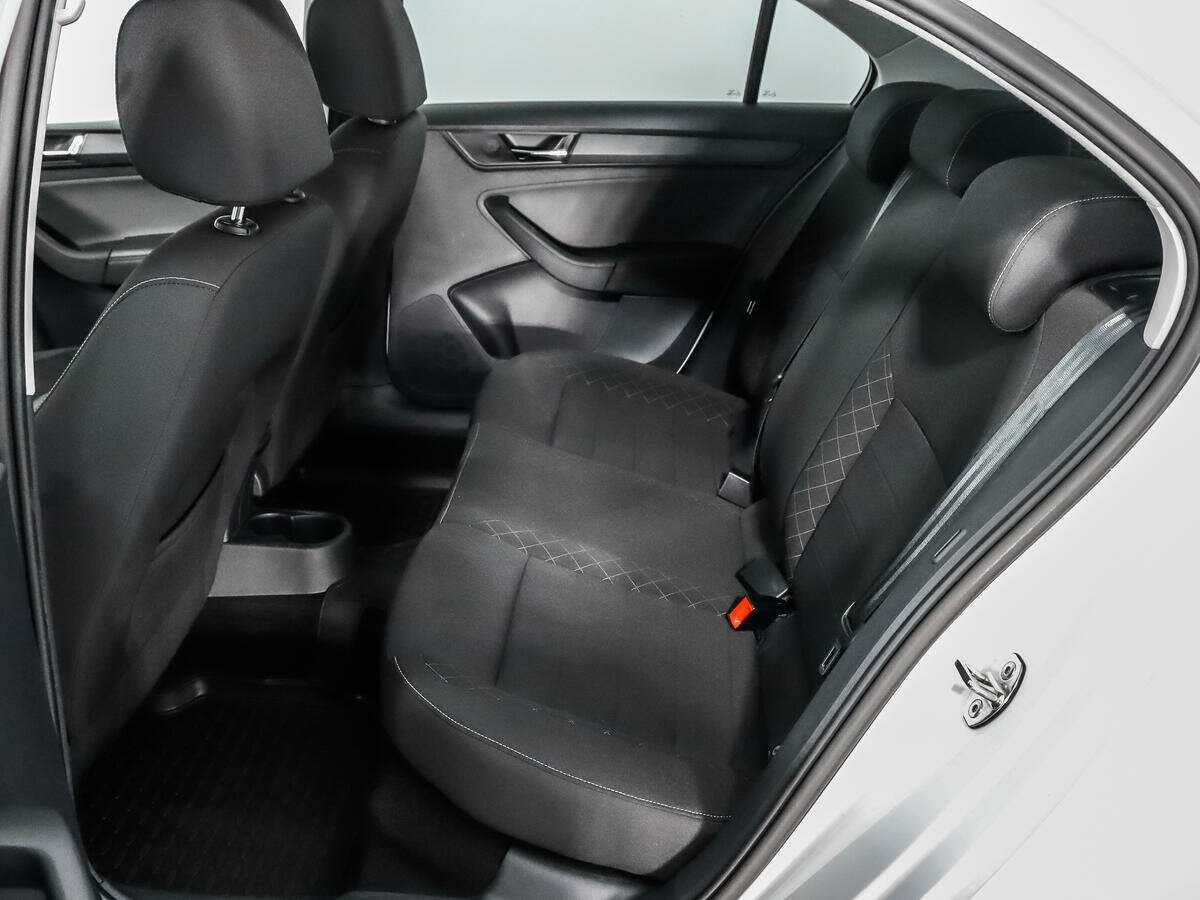 Купить Skoda Rapid с пробегом. Фото: #9
