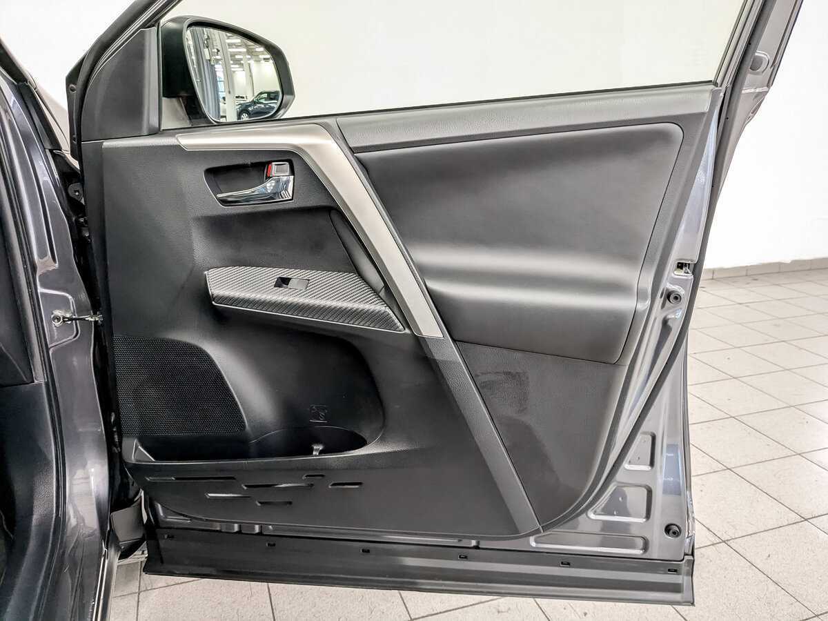 Купить Toyota RAV4 с пробегом. Фото: #21