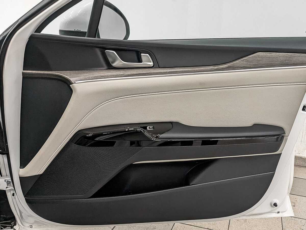 Купить Kia K5 с пробегом. Фото: #23