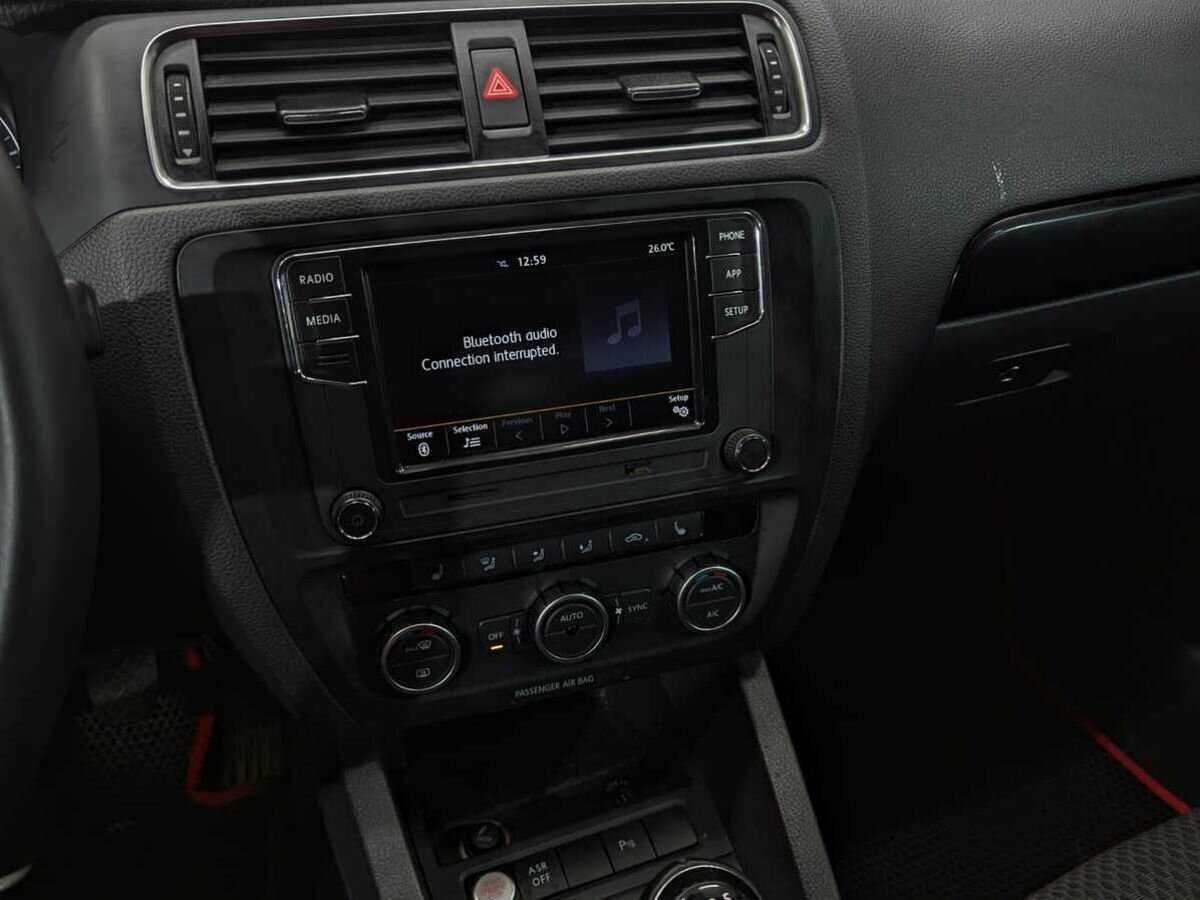 Купить Volkswagen Jetta с пробегом. Фото: #11