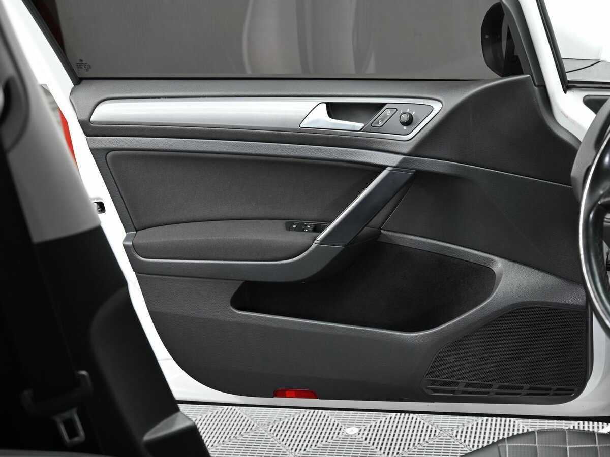 Купить Volkswagen Golf с пробегом. Фото: #5