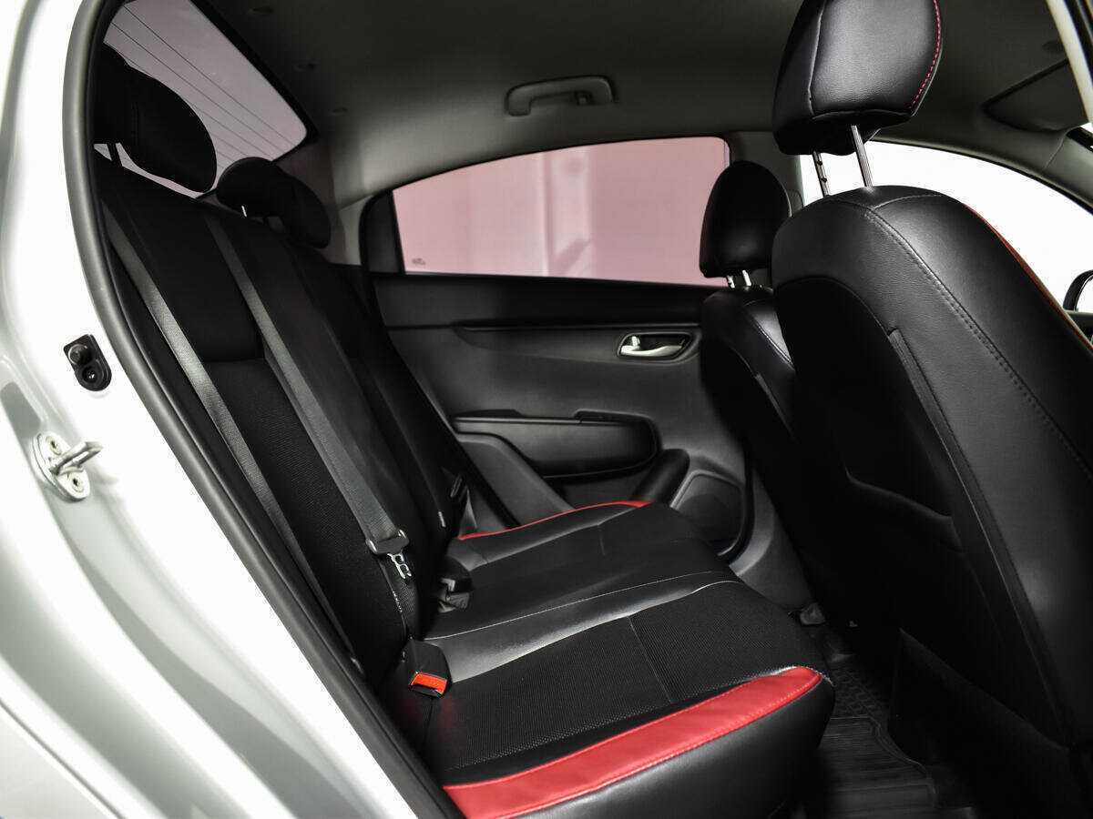 Купить Kia Rio с пробегом. Фото: #9