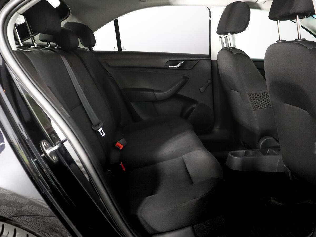 Купить Skoda Rapid с пробегом. Фото: #10