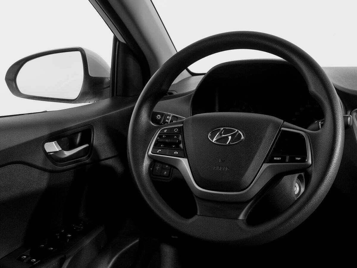 Купить Hyundai Solaris с пробегом. Фото: #13