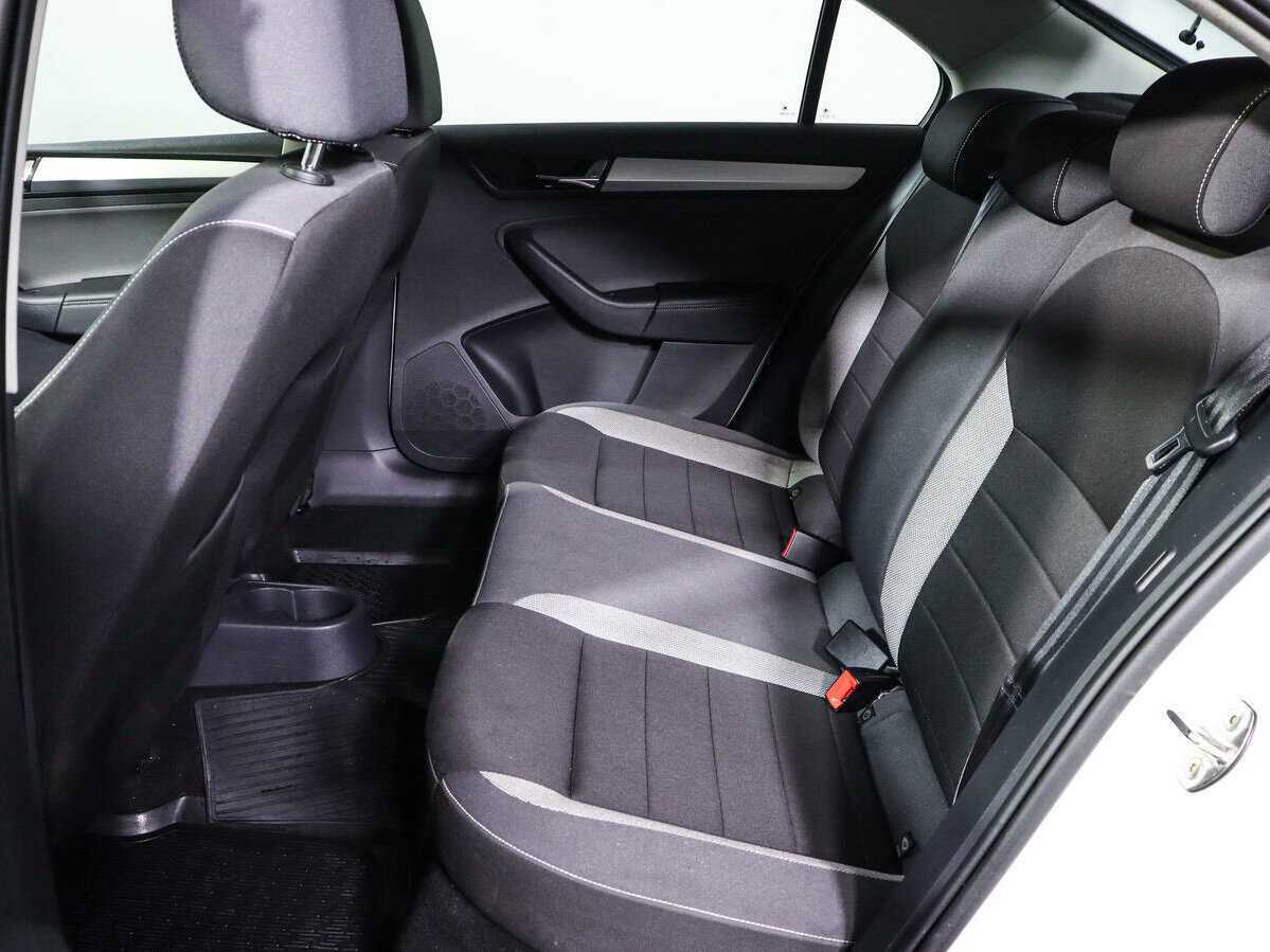 Купить Skoda Rapid с пробегом. Фото: #9