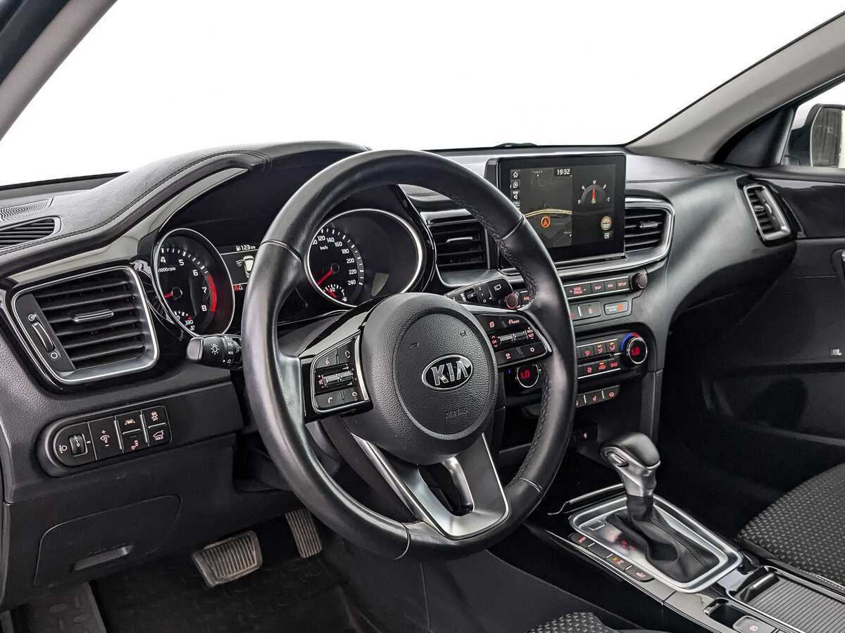 Купить Kia Ceed с пробегом. Фото: #9