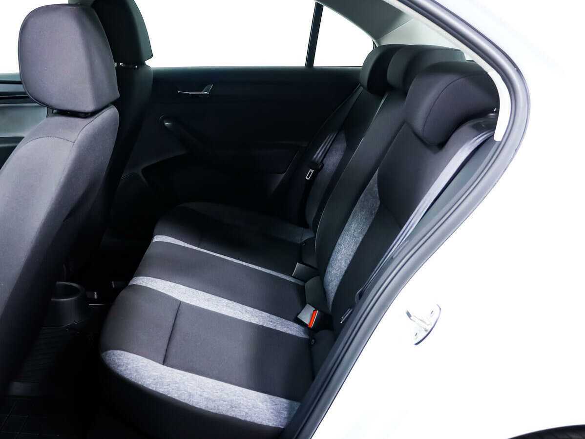 Купить Skoda Rapid с пробегом. Фото: #9