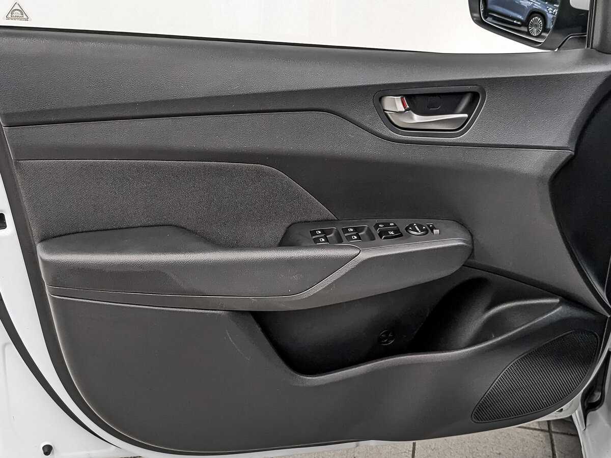 Купить Hyundai Solaris с пробегом. Фото: #18