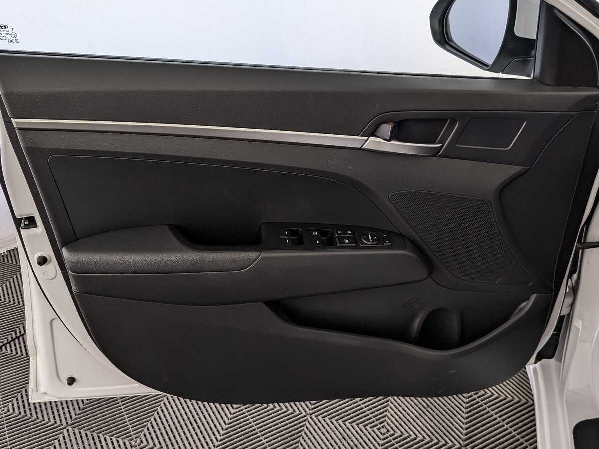 Купить Hyundai Elantra с пробегом. Фото: #18