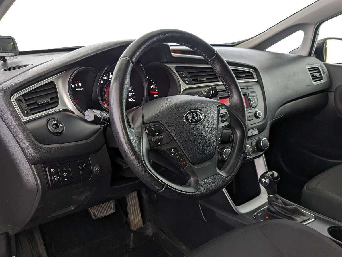 Купить Kia Ceed с пробегом. Фото: #10