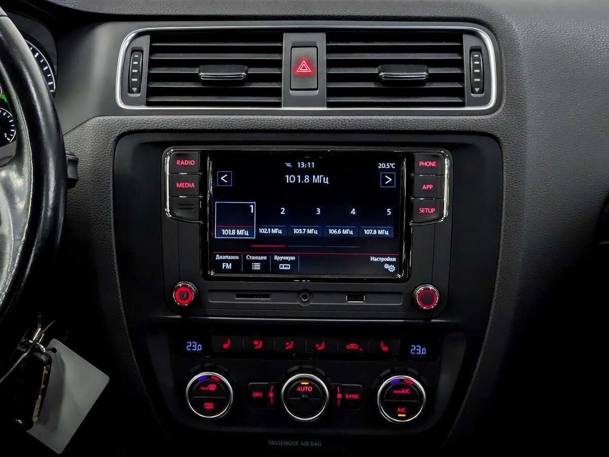 Купить Volkswagen Jetta с пробегом. Фото: #14