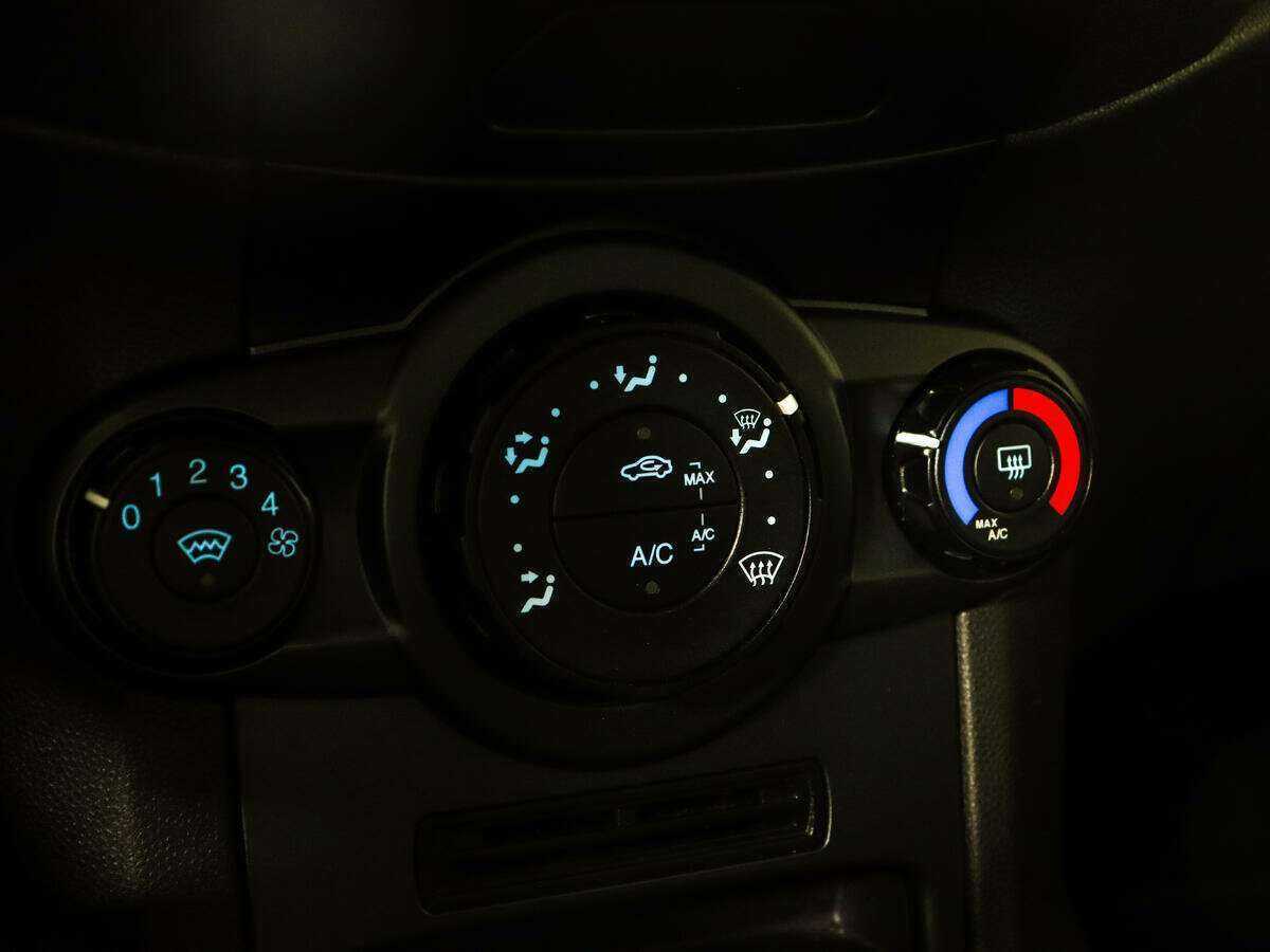 Купить Ford Fiesta с пробегом. Фото: #16