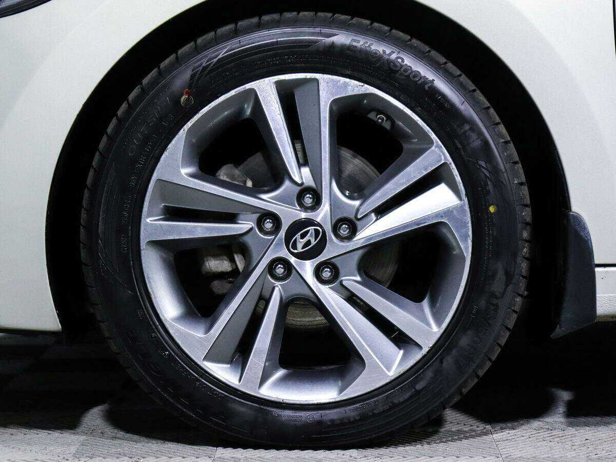Купить Hyundai Elantra с пробегом. Фото: #14
