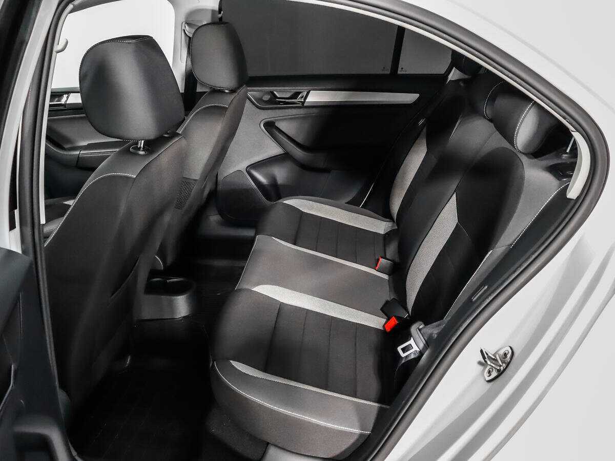 Купить Skoda Rapid с пробегом. Фото: #9