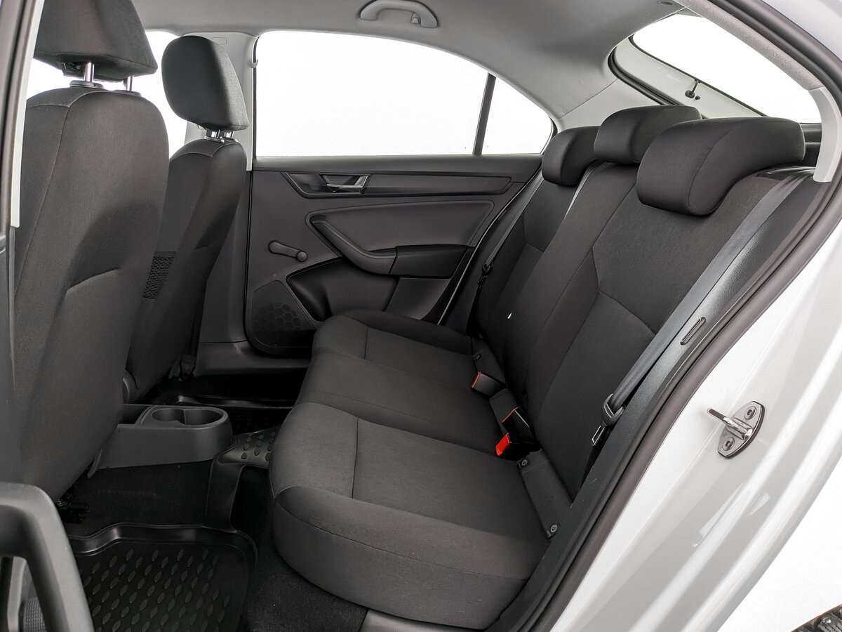 Купить Skoda Rapid с пробегом. Фото: #9