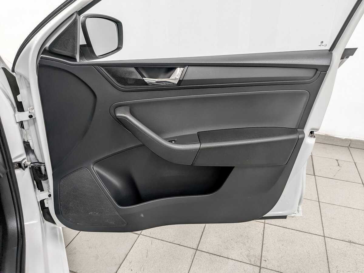 Купить Skoda Rapid с пробегом. Фото: #23