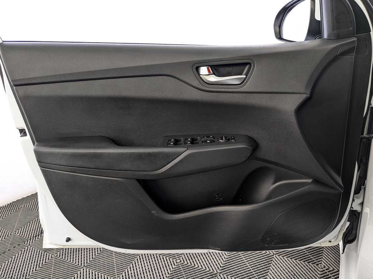 Купить Hyundai Solaris с пробегом. Фото: #17