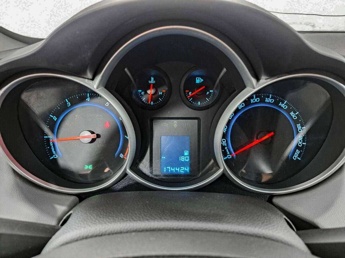 Купить Chevrolet Cruze с пробегом. Фото: #12