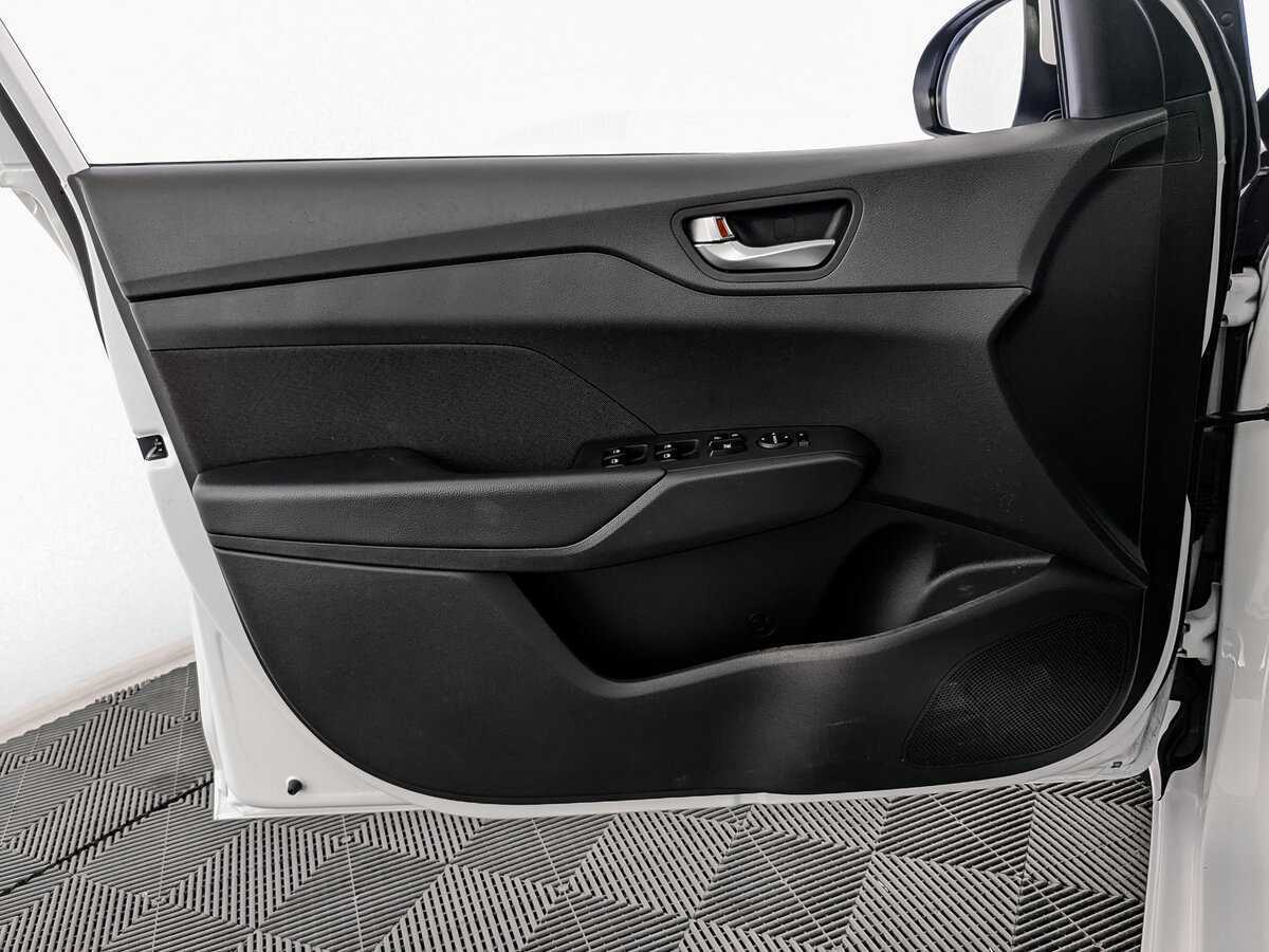 Купить Hyundai Solaris с пробегом. Фото: #14