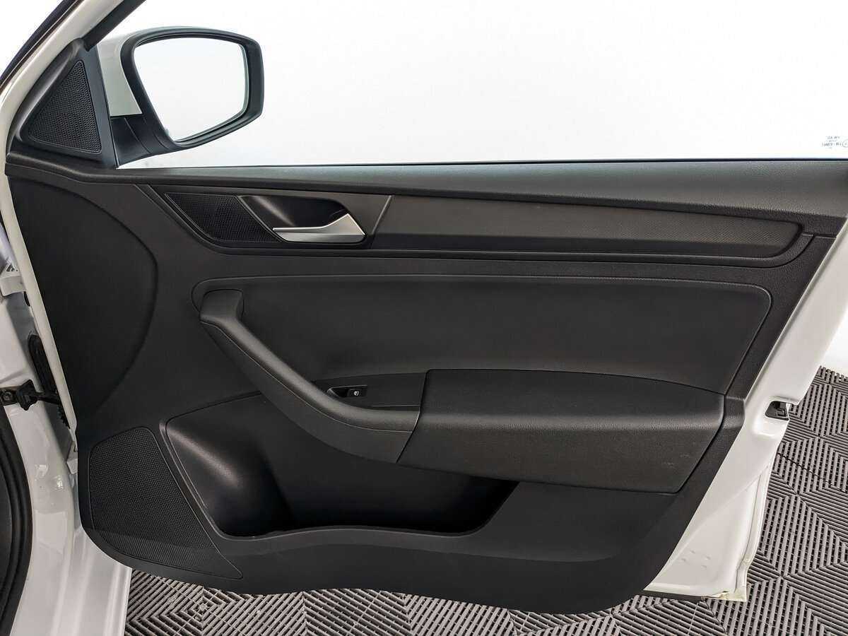 Купить Volkswagen Polo с пробегом. Фото: #18