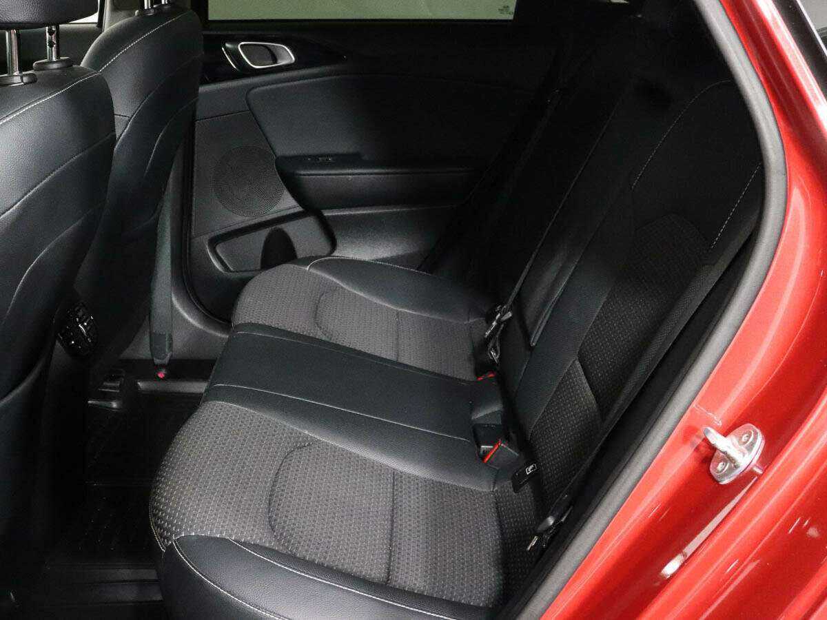 Купить Kia Ceed с пробегом. Фото: #7