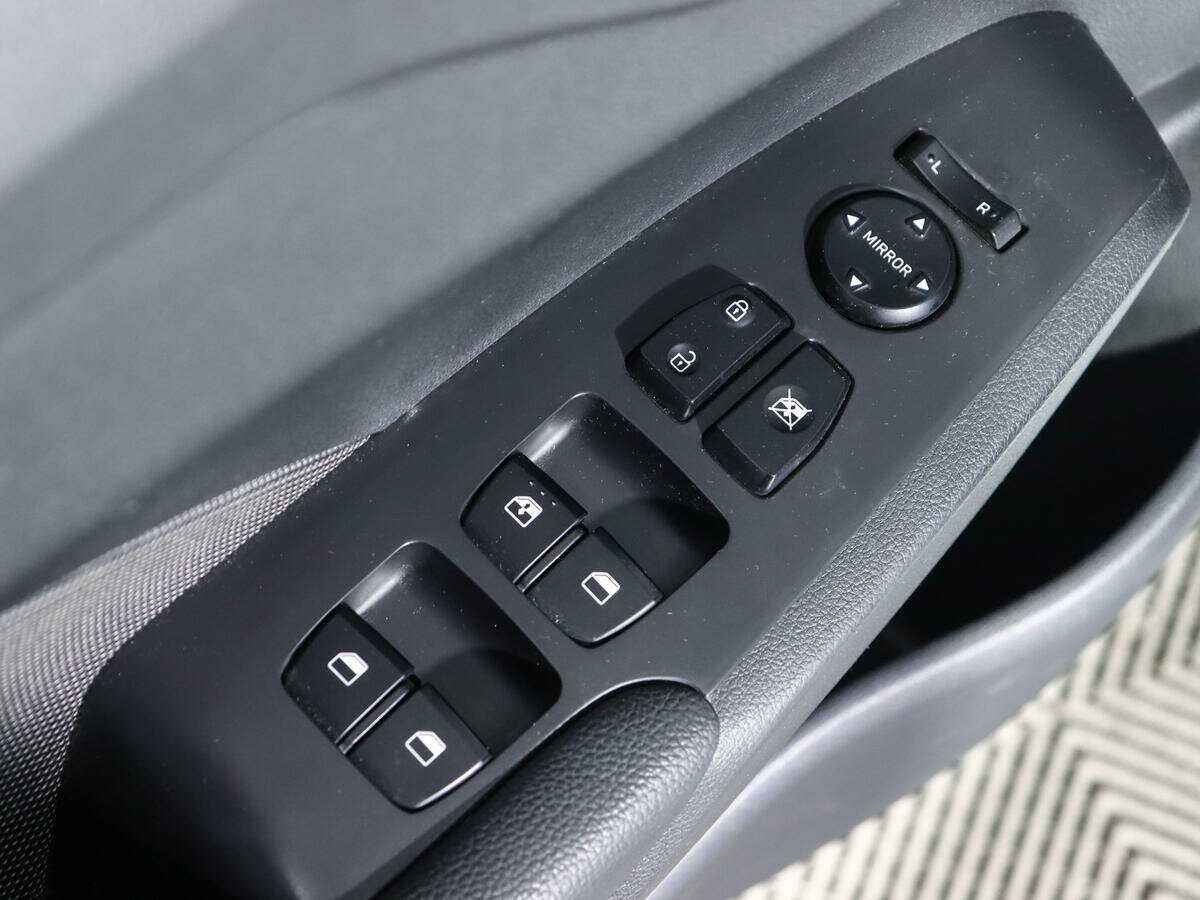 Купить Hyundai Solaris с пробегом. Фото: #13