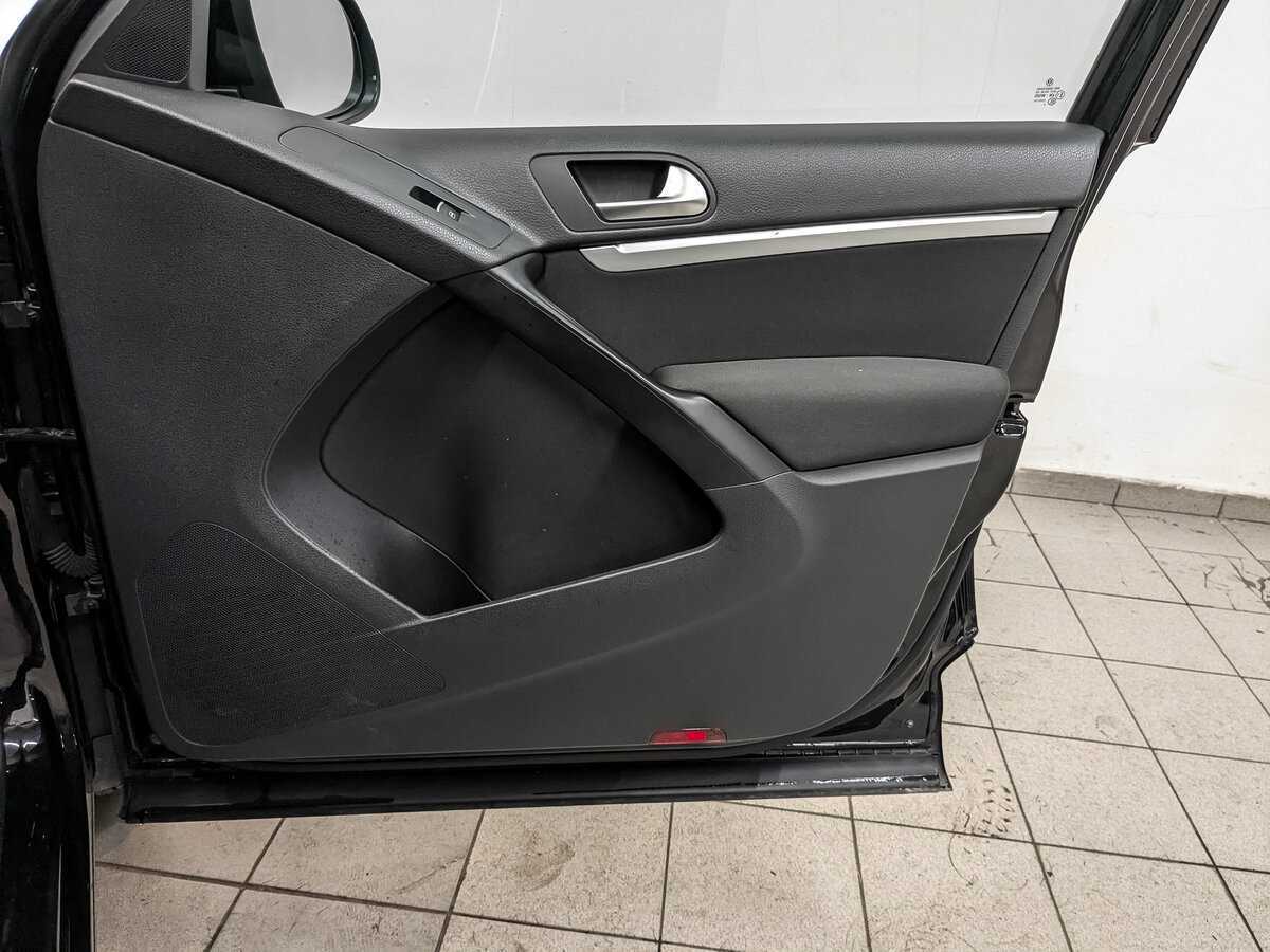 Купить Volkswagen Tiguan с пробегом. Фото: #23