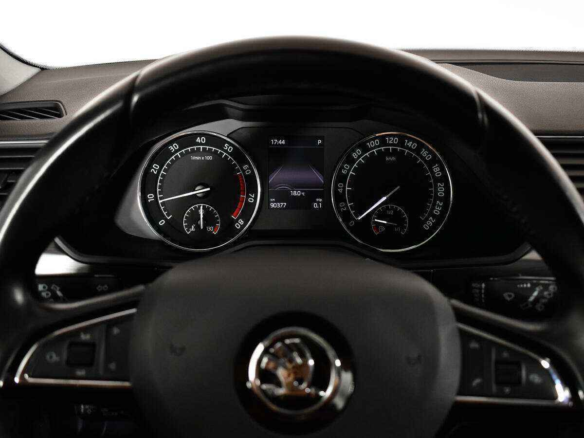 Купить Skoda Superb с пробегом. Фото: #10