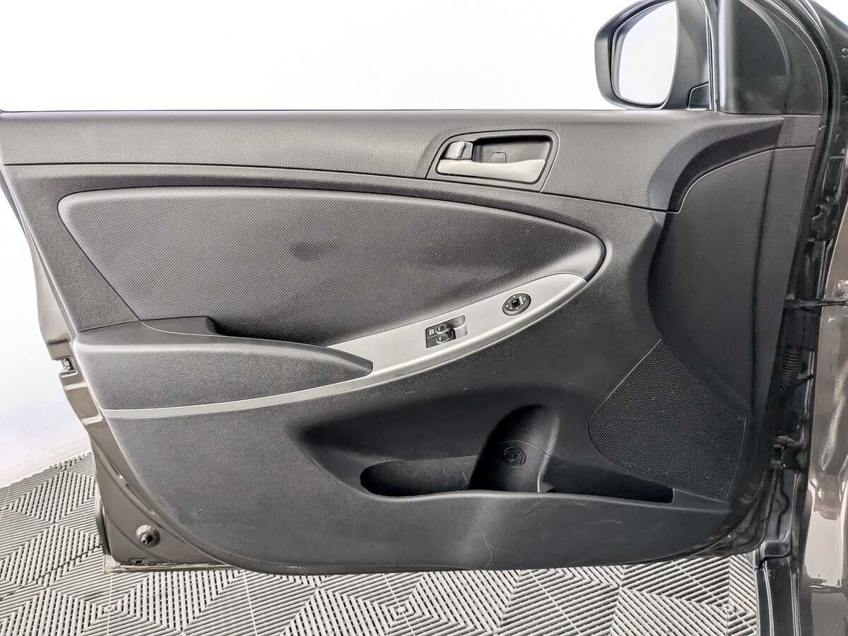 Купить Hyundai Solaris с пробегом. Фото: #17