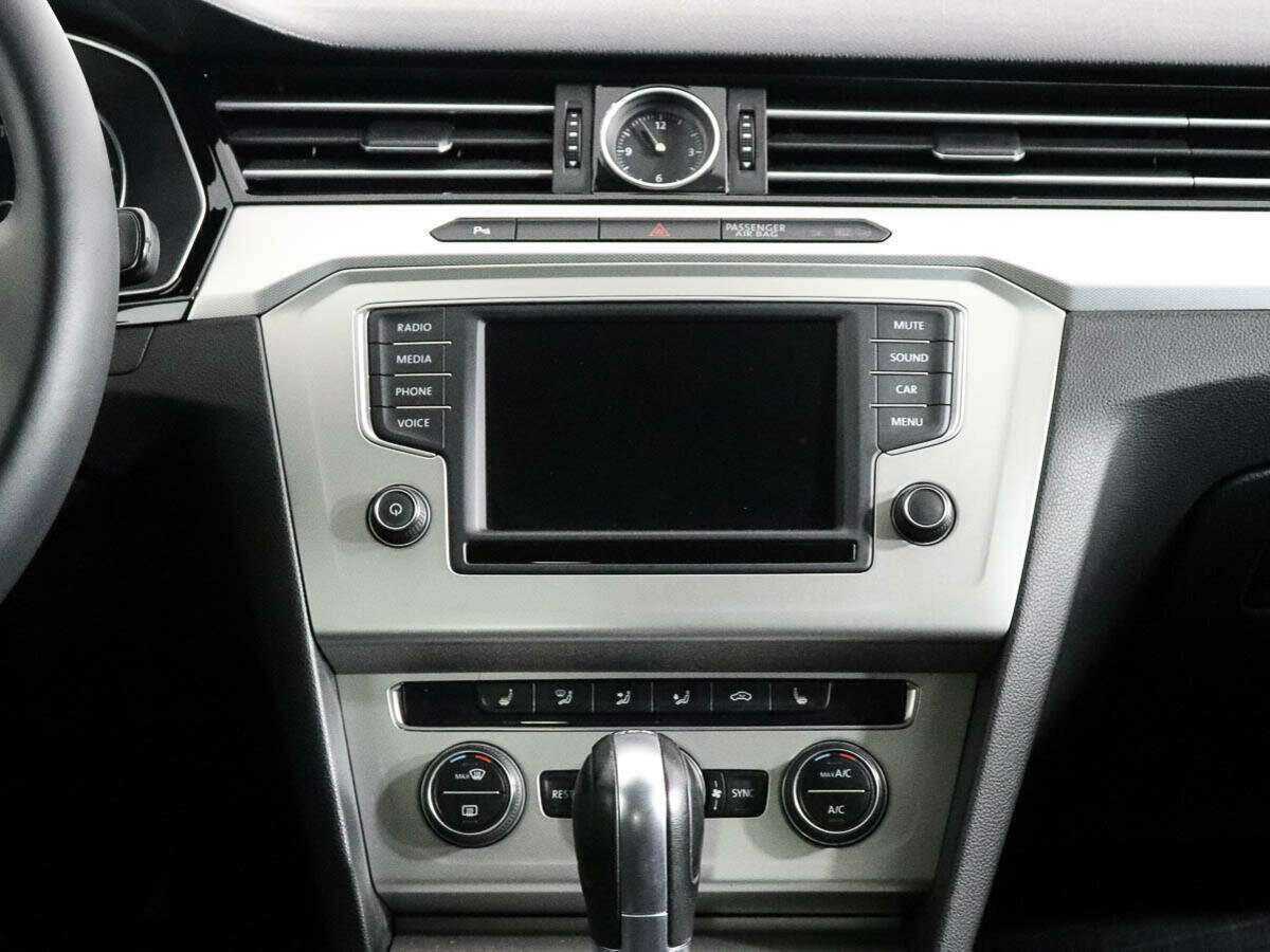 Купить Volkswagen Passat с пробегом. Фото: #11