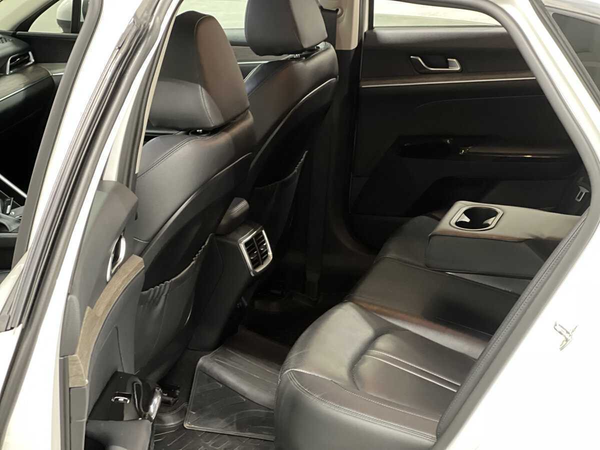 Купить Kia K5 с пробегом. Фото: #11