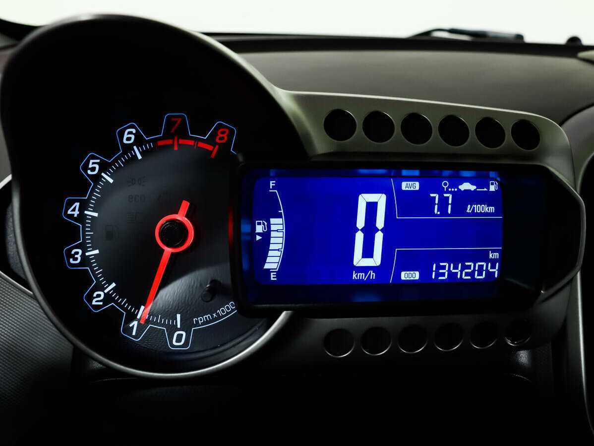 Купить Chevrolet Aveo с пробегом. Фото: #8