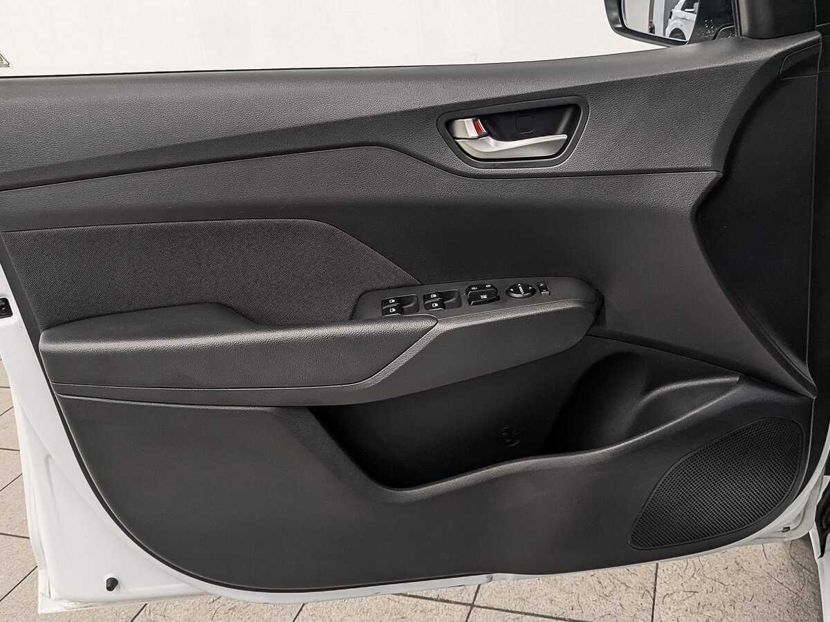 Купить Hyundai Solaris с пробегом. Фото: #18