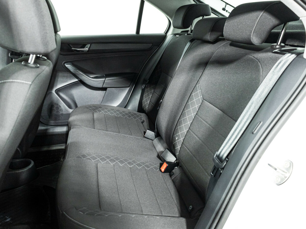 Купить Skoda Rapid с пробегом. Фото: #9