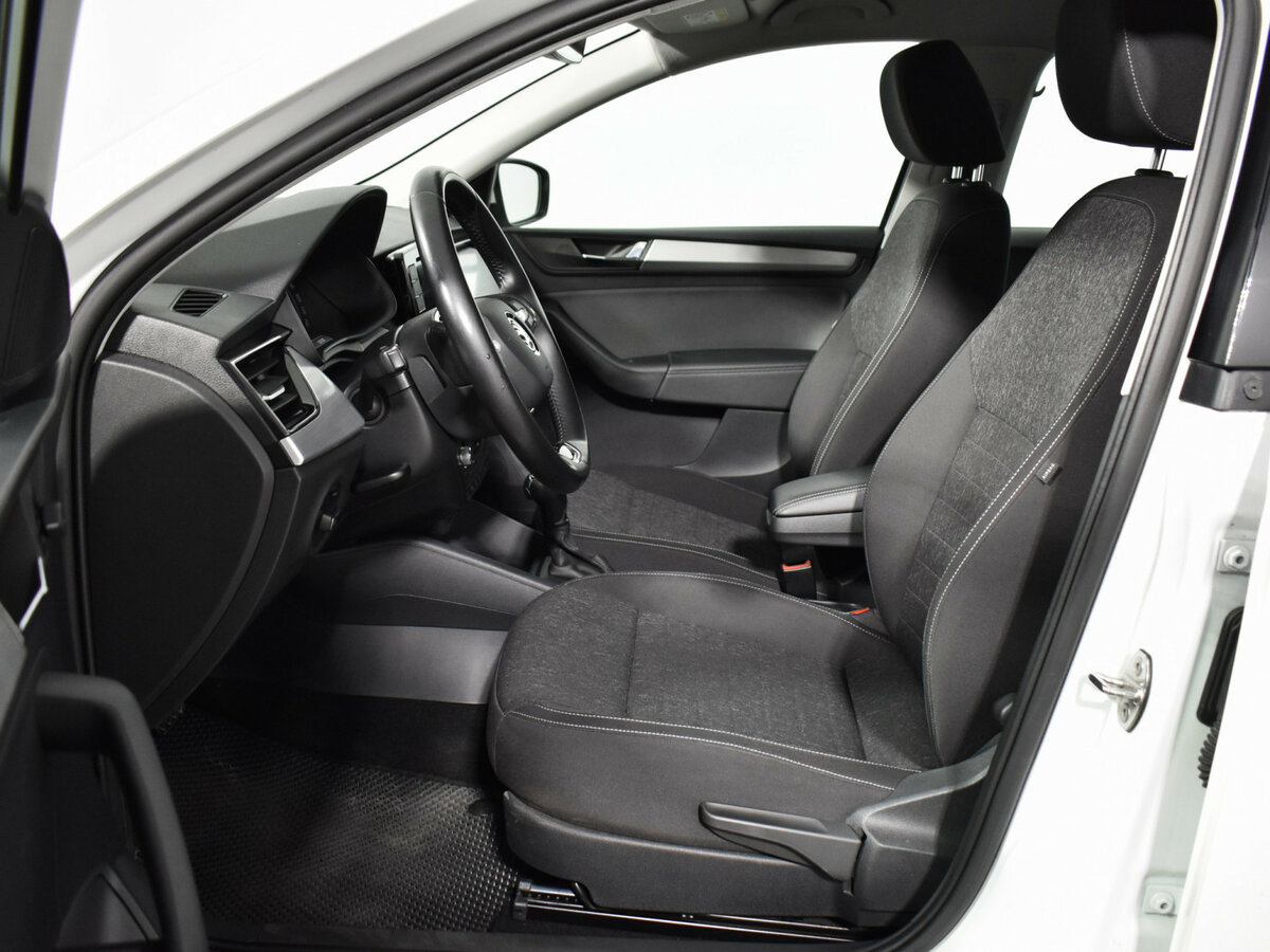 Купить Skoda Rapid с пробегом. Фото: #9