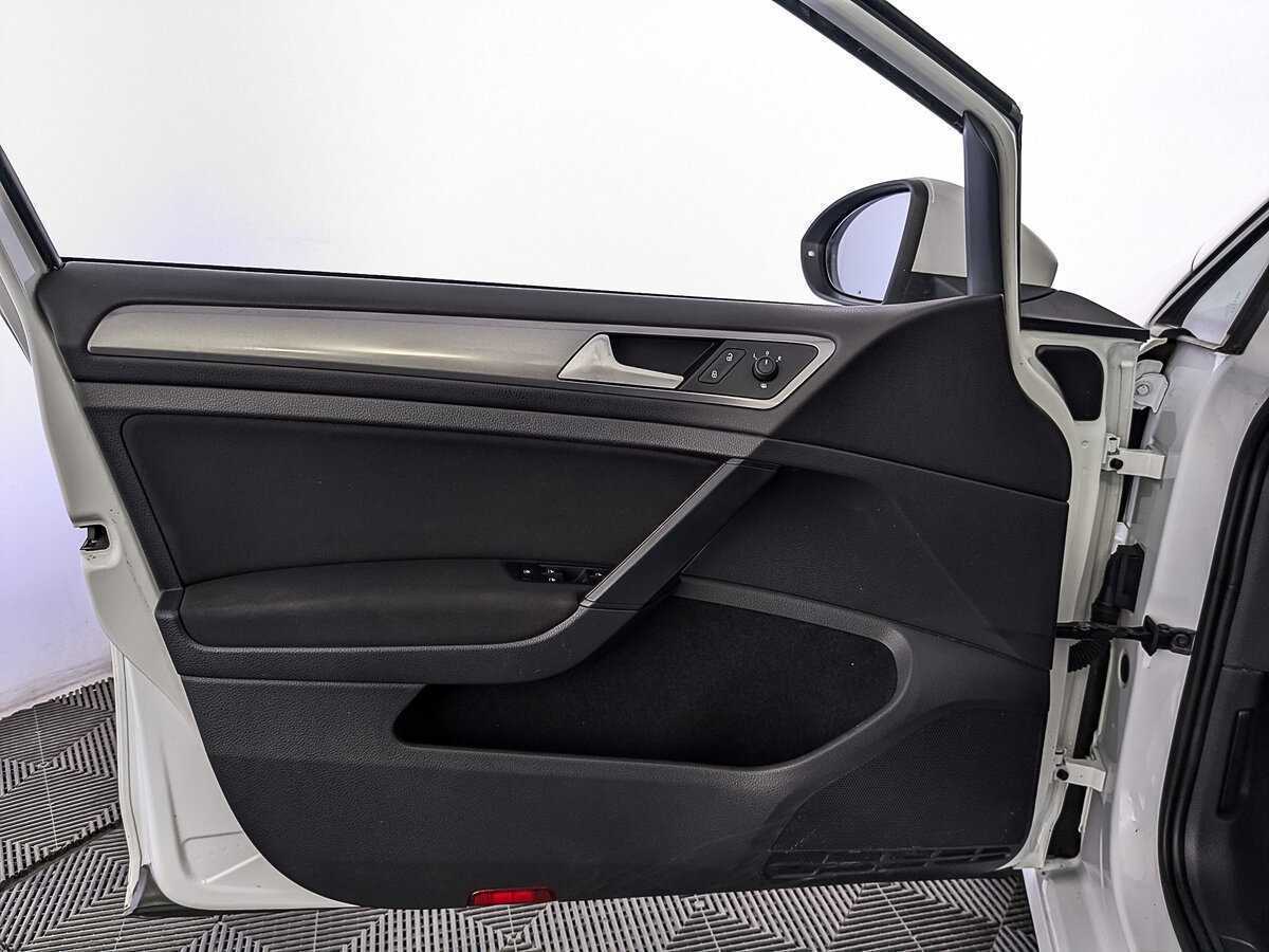 Купить Volkswagen Golf с пробегом. Фото: #18