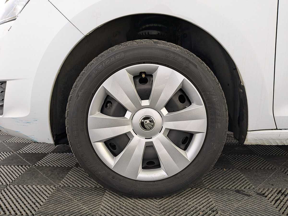 Купить Skoda Rapid с пробегом. Фото: #10