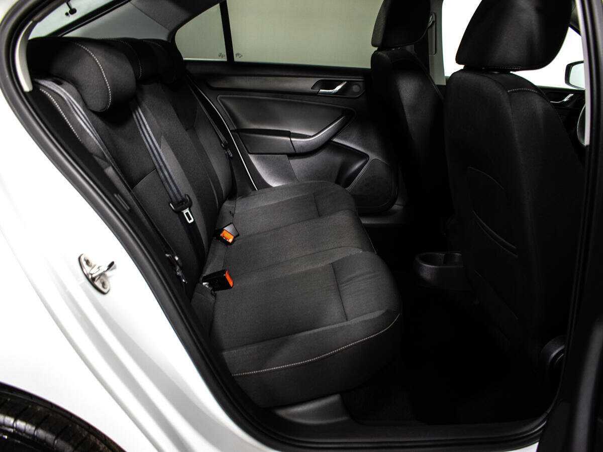 Купить Skoda Rapid с пробегом. Фото: #8