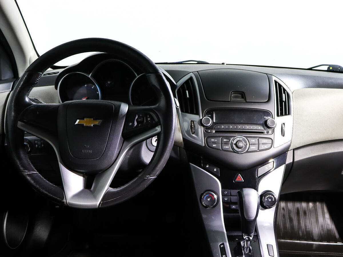 Купить Chevrolet Cruze с пробегом. Фото: #11