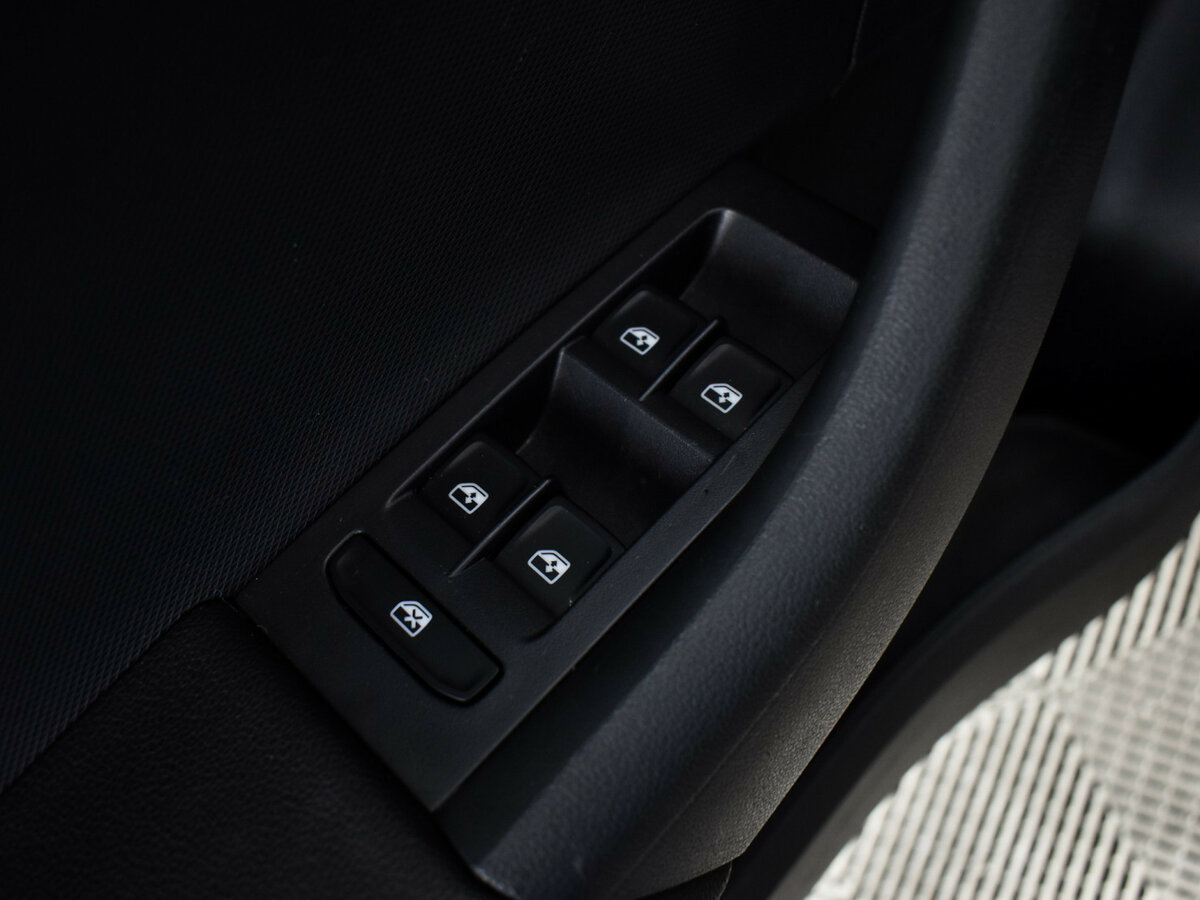 Купить Skoda Rapid с пробегом. Фото: #18