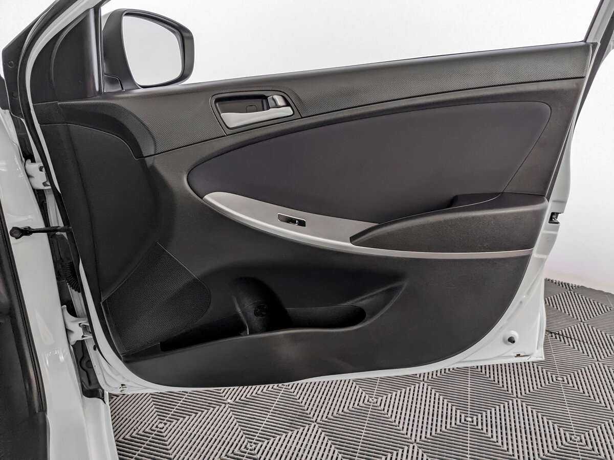 Купить Hyundai Solaris с пробегом. Фото: #17