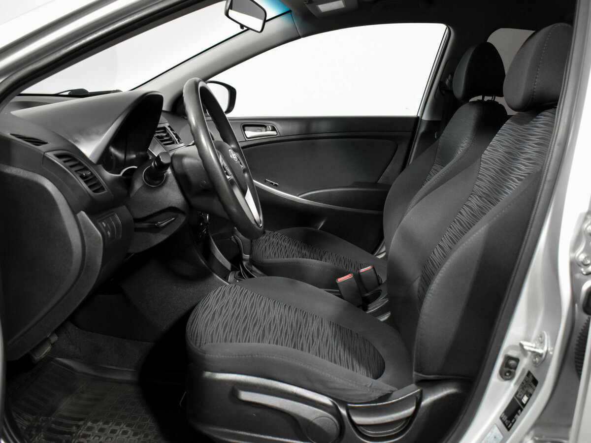 Купить Hyundai Solaris с пробегом. Фото: #9